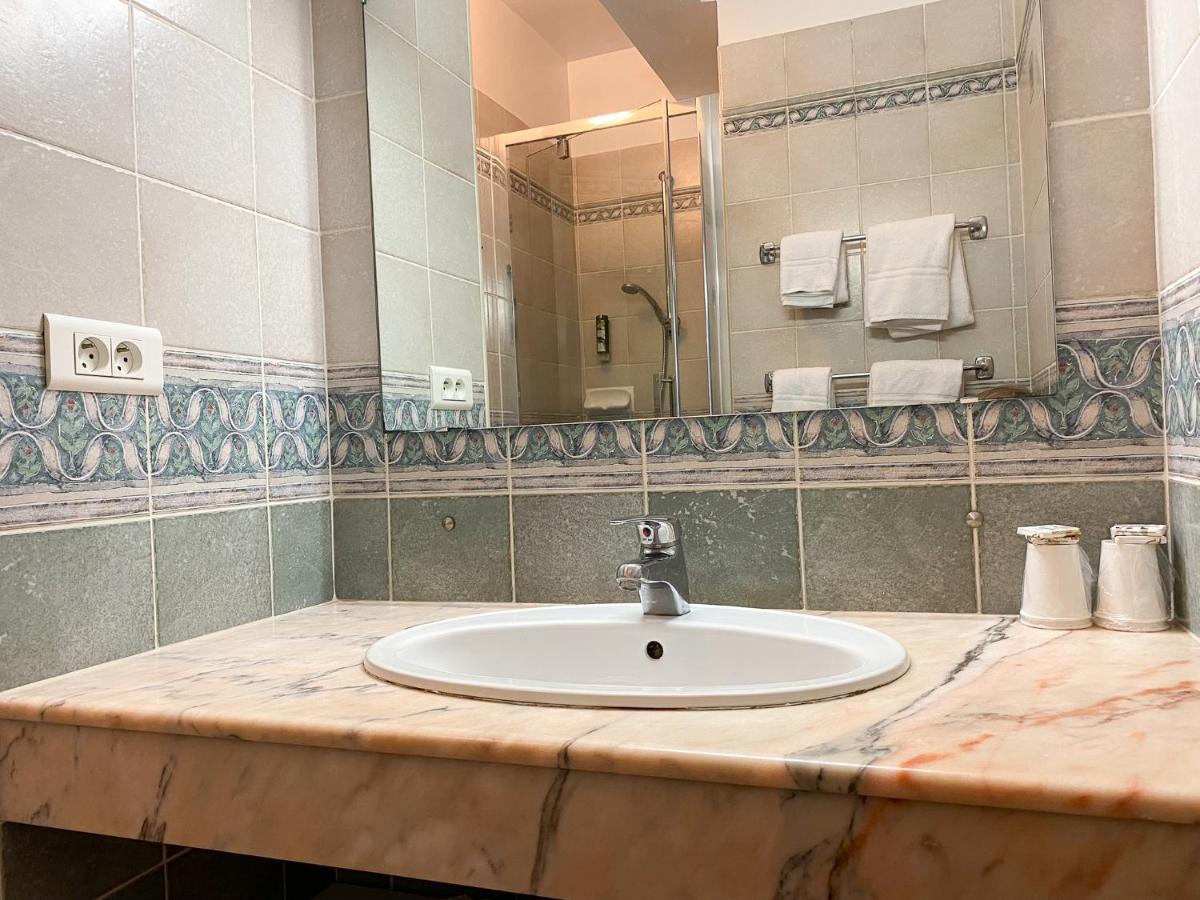 Hotel Logis Grand Bain 2*